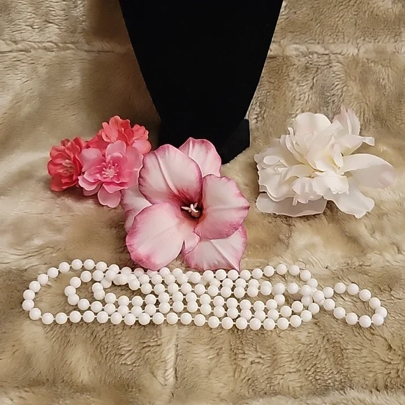 White Long 23.5" Necklace Plastic - Picture 3 of 4